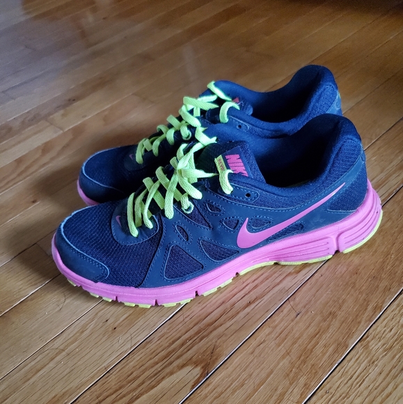 Nike Revolution 2 - Picture 1 of 4